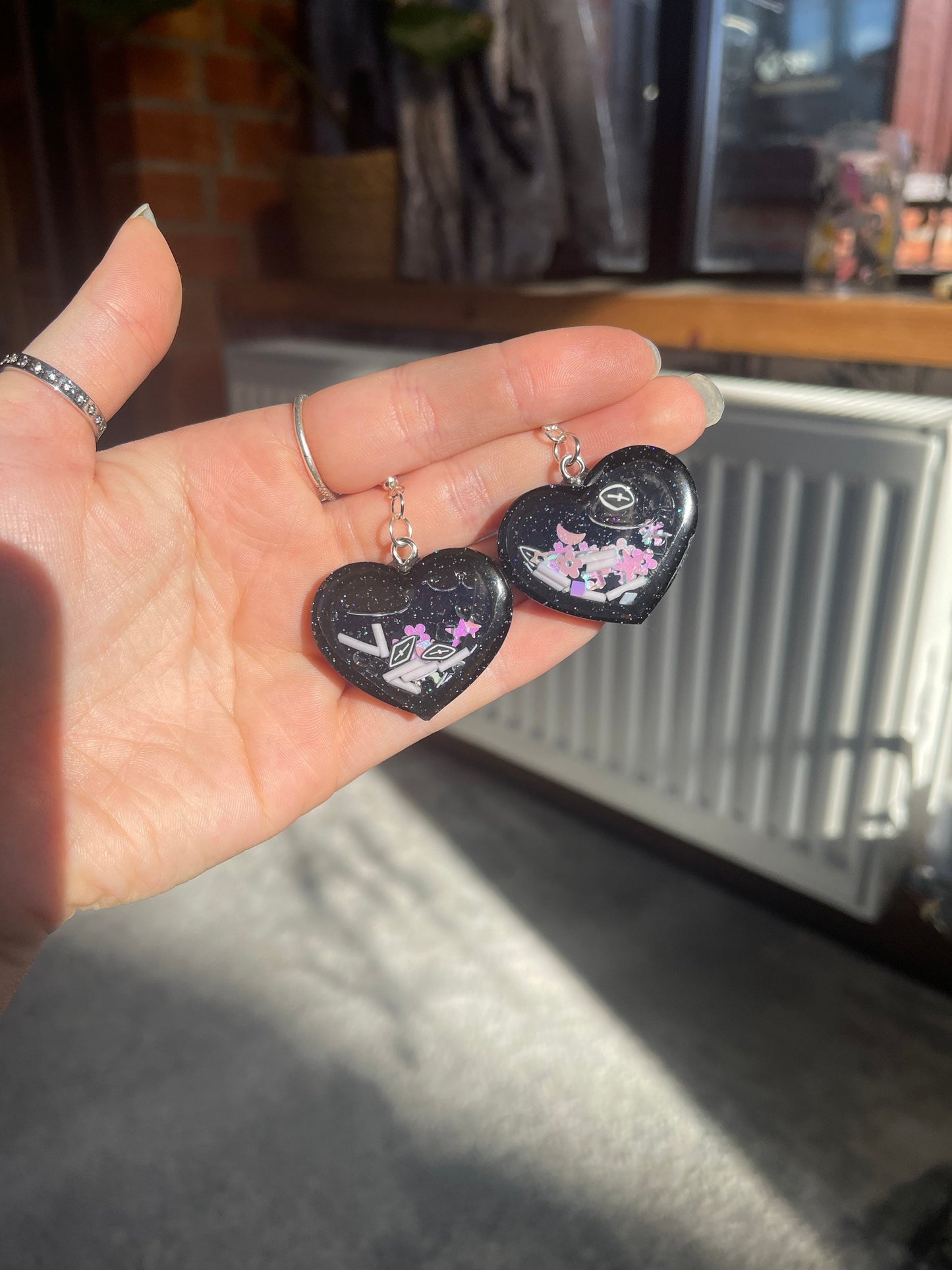 Black Hearts Shaker Earrings