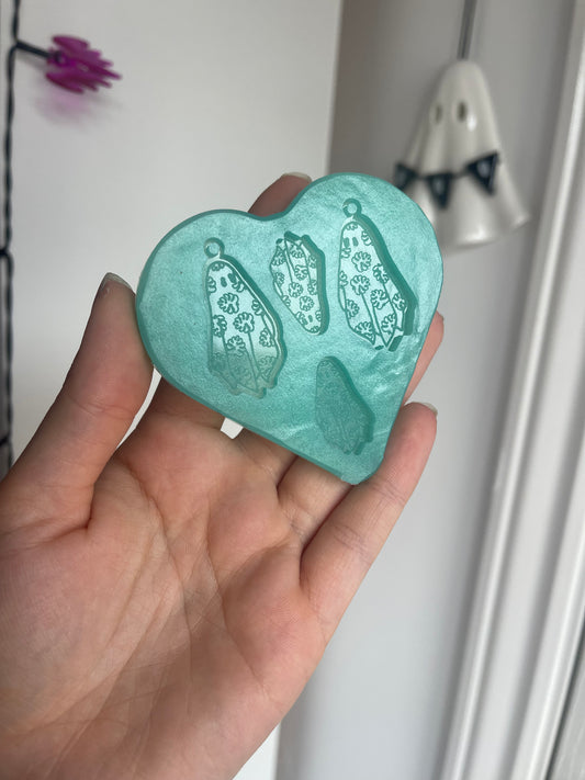 1 & 1.5 inch Monstera Leaf Ghost Palette Silicone Mould